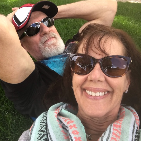 Meet your Poshers Art and Dawn - Picture 1 of 3